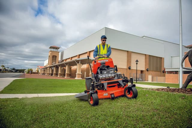 mower_sz_fl19_938_m Quality Equipment Helps Retain Quality Employees