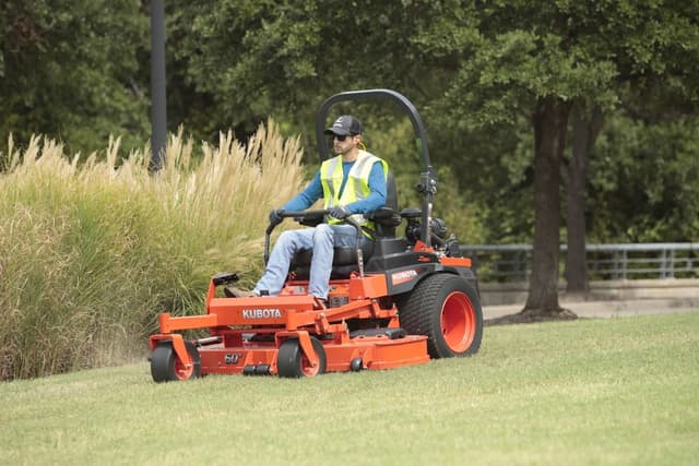 z700-efi-mowing Make Mulching AND Bagging Possible with the Kubota Z700 EFI Series